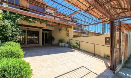 Casa com 3 quartos à venda na Rua Doutor Egydio Michaelsen, 62, Cavalhada, Porto Alegre, 198 m2 por R$ 680.000