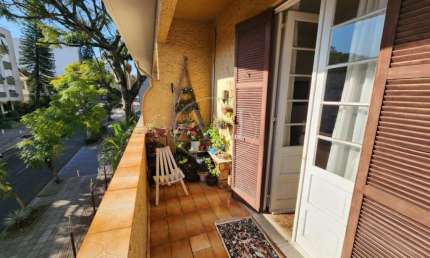 Amplo apartamento de 3 dormitórios bairro Petrópolis Porto Alegre / RS