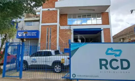 Excelente pavilhão muito bem localizado no bairro!!!