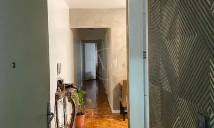 Apartamento à venda em Porto Alegre - Cristal, 79.15m², semi mobiliado, churrasqueira e playground no condomínio.