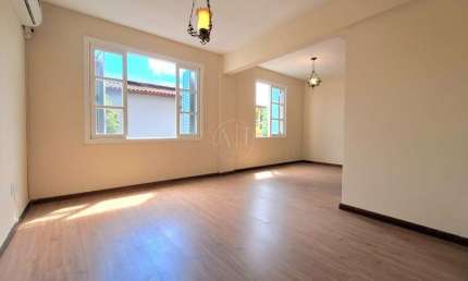 EXCLUSIVO: VALOR ABAIXO DE MERCADO!!! APARTAMENTO 'TÉRREO ELEVADO', SEMI MOBILIADO, DE FRENTE, SOL DA MANHÃ EM RUA TRANQUILA, PRÓXIMO A TODOS OS RECURSOS DO BAIRRO!