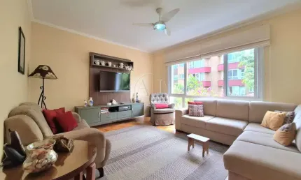 Apartamento com 3 dormitórios, 94,56m² privativos, frente, semimobiliado, reformado, sol leste/norte e 1 vaga de garagem.
