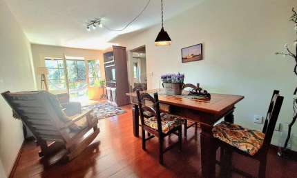 AMPLO APARTAMENTO DE 2 DORMITÓRIOS COM 83,54m² PRIVATIVOS, SACADA COM VISTA E SOL DA MANHÃ, CHURRASQUEIRA E DUAS VAGAS DE GARAGEM LADO A LADO!!!