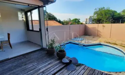 CASA EM RUA CALMA COM AMPLO PÁTIO COM PISCINA E ESPAÇO GOURMET!!!!