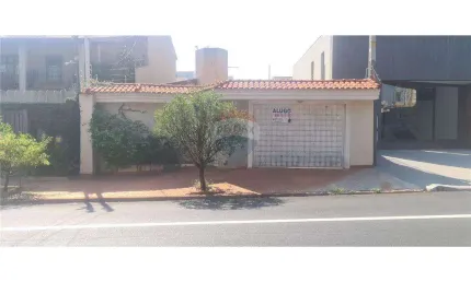 Casa Térrea comercial para locação na Avenida Braz Olaia Acosta próxima ao Ribeirão Shopping.