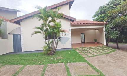 Casa de Condomínio com 4 Quartos e 3 banheiros para Alugar, 180 m²