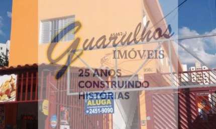 Casa assobrada com 3 quartos, 1 suíte, 2 vagas pot R$2.350