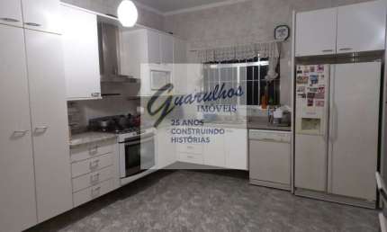 Sobrado lindo com 3 dorms, 1 suite, 3 vagas no Jd Pinhal a venda R$749.990,00