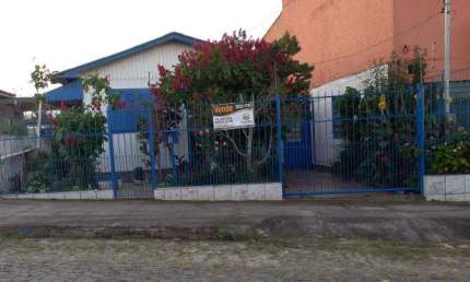 Casa à venda na Rua Carlos Schirmer, 142, Presidente João Goulart, Santa Maria