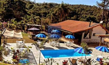 Chácara de 6.000m² na Serra do Japi, Jundiaí-SP: 2 quartos, 1 suíte, 2 salas, 2 banheiros, 6 vagas. Aproveite!
