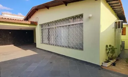 Casa com 3 quartos à venda na Cidade Alta, Piracicaba  por R$ 650.000