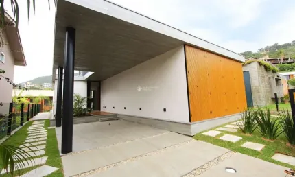 Casa com 3 quartos à venda na DAS FLORES, 255, Morrinhos, Garopaba, 196 m2 por R$ 2.490.000