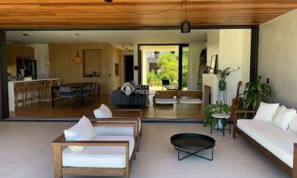 Casa em condomínio fechado com 3 quartos à venda na Das Flores, 555, Morrinhos, Garopaba, 306 m2 por R$ 4.990.000