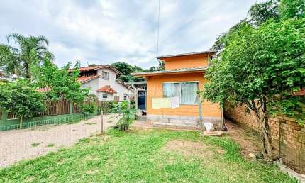 Casa com 4 quartos à venda na Vereador Laudelino Antônio Teixeira, 1990, Grama, Garopaba, 160 m2 por R$ 855.000