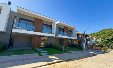 Casa com 3 quartos à venda na Sebastião Messias De Souza, 350, Centro, Garopaba, 130 m2 por R$ 1.390.000
