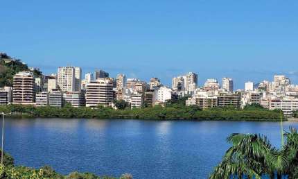 Vista Espetacular da Lagoa – 98m², 2 Quartos e Estrutura completa!