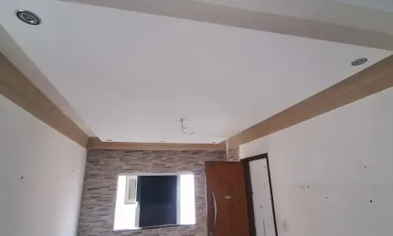 Vende se apartamento espaçoso com  2/4, sendo 1 suíte.
