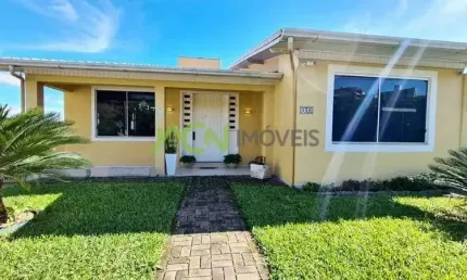 Casa com 4 dormitórios, no bairro Ouro Branco. 340,00m² construído, terreno com 858,00m²