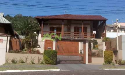 Casa com 3 dormitórios (1 suíte), com piscina, bairro União