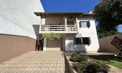Casa com 4 dormitórios, quiosque e piscina, no Floresta, Estância Velha