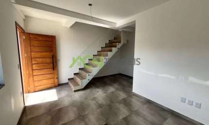 Sobrado Geminado, com 96,00m² construídos, mais área de 155m² privativos no bairro Bela Vista