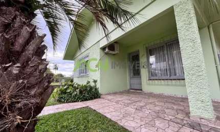 Casa com 4 dormitórios, no Centro de Estância Velha