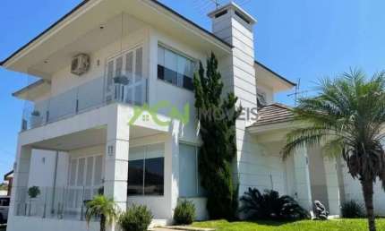 Casa com 3 dormitórios (1 suíte com closet), salão de festas, amplo pátio e acesso para 2 ruas. Bairro Sol Nascente, em Estância Velha.