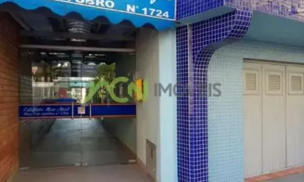 Apartamento no litoral, a 1 quadra do mar, com 1 dormitório, vaga de estacionamento interno, sala e cozinha, no Centro de Tramandaí