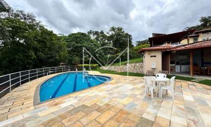 CASA COM 03 SUÍTES, POÇO ARTESIANO E ÁREA DE CHURRAQUEIRA COM PISCINA NO VALE DO OURO