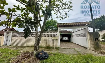 Casa com Amplo Quintal em Praia de Leste -  Pontal do Paraná
