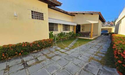 Casa Plana, 195m², Lote 16x33 (528m²), 4 dormitórios (2 suítes), Fortaleza/CE
