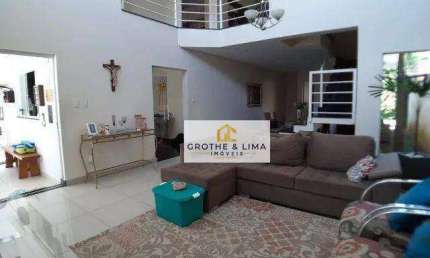 TOR035 - Sobrado c/ 3 dormitórios, 2 suítes, à venda, 217 m² AC, terreno 250m²,excelente local, fácil acesso  centro da cidade, perto de comércio etc.
