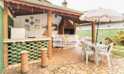 Casa LINDA 4 dorm, AC: 295m² AT: 927,18m² Excelente local, fácil acesso, perto de todo comercio/serviços essenciais - Centro - São Bento do Sapucaí/SP