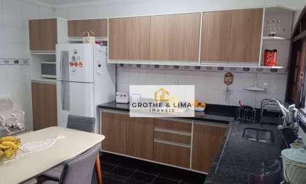 Sobrado com 3 dormitórios à venda, 132 m² por R$ 488.000 - Chácara do Visconde - Taubaté/SP