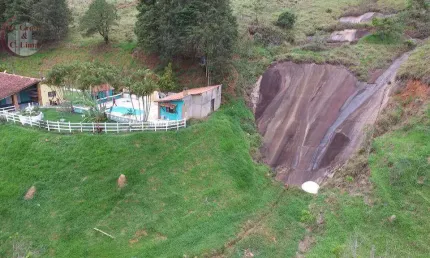Sítio com 2 dormitórios à venda, 108000 m² por R$ 1.600.000,00 - Altos da vila Paiva - São José dos Campos/SP