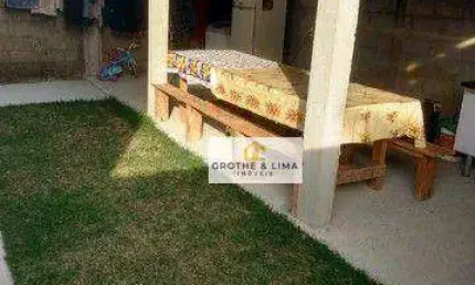 Sobrado com 3 dormitórios à venda, 130 m² por R$ 209.880,00 - Vila Favorino - Caçapava/SP