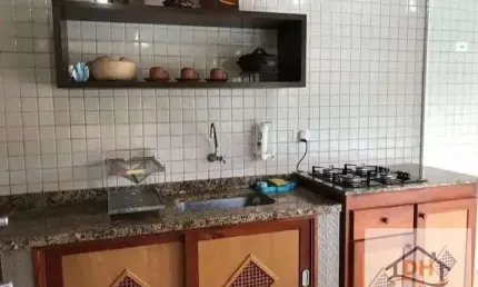 CASA TERREA COM PISCINA, EM CONDOMÍNIO FECHADO, C/  4 DORMITÓRIOS SENDO 2 SUÍTES