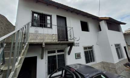 Casa com 3 quartos à venda na Agronômica, Florianópolis  por R$ 901.000