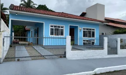 Casa com 3 quartos à venda no Pagani, Palhoça  por R$ 839.000