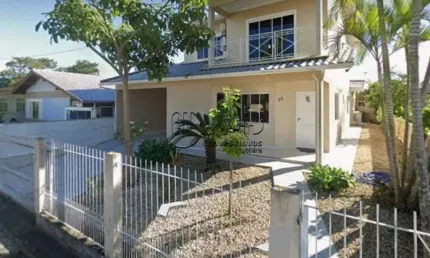 Casa com 3 quartos à venda na Barra do Aririú, Palhoça  por R$ 900.000