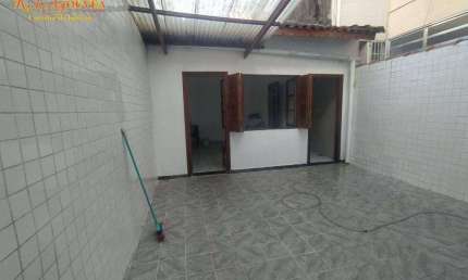 Casa à venda por R$ 900.000 - Centro - São Vicente/SP