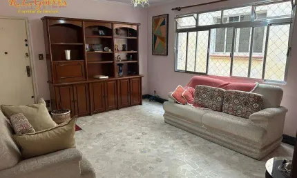 Espaçoso Imóvel de 3 Dormitórios com Varanda e Garagem Demarcada para Carro e Moto à venda por R$ 420.000 - Campo Grande - Santos/SP