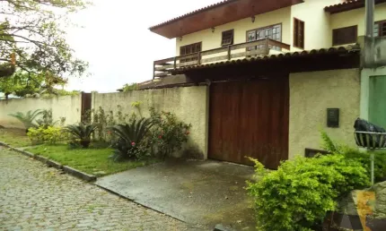 Pechincha - casa - duplex - condomínio fechado - enorme varanda.