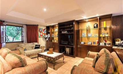 Excelente Casa 5 dormitórios 303 m² ! Localização Uruçanga! Anil!
