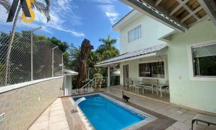 Excelente casa de 3 quartos sendo 1 suite, dentro de belíssimo condomínio!!! Imperdível !!!