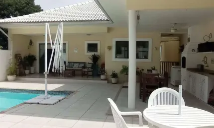 CASA DE CONDOMÍNIO NO BOSQUE DOS ESQUILOS - 4 QUARTOS - PISCINA