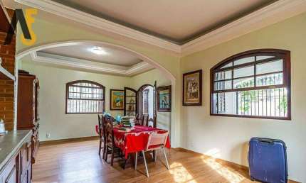 Excelente casa linear com 619m² de terreno, 3 quartos 1 suíte no Pechincha.