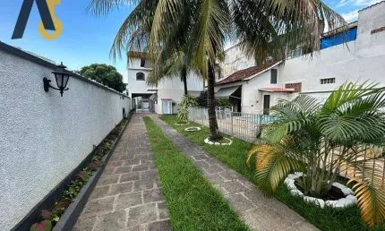 Magnífica residência de alto padrão, muito conforto, piscina, espaço gourmet e ótimo pomar .