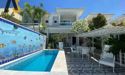 Casa de Condomínio com 4 Quartos,  3 uites,  4 banheiros à venda, 175m².