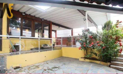 VENDO EXCELENTE CASA COM 447 METROS QUADRADOS DE TERRENO NA TAQUARA, EM JACAREPAGUÁ